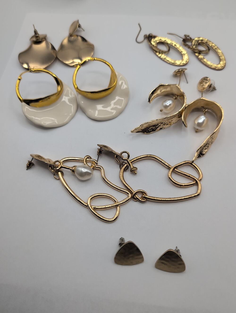 Earrings Lot of 6 Gold Tone Pearl Enamel Abstract Dangle Stud Hoop Hammered